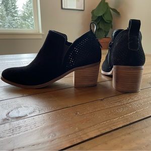Steve Madden black suede booties 7.5